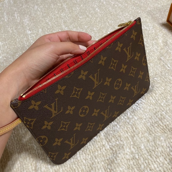 Louis Vuitton Handbags - Louis Vuitton Monogram Neverfull Pochette